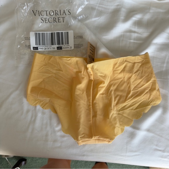 Victoria's Secret Pink - Yellow Scalloped Panties - Picture 3 of 3